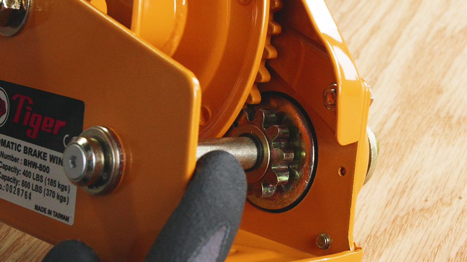 1,200 lbs Capacity Tiger Lifting BHW Hand Drum Winch, Automatic Brake