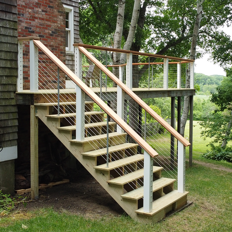 jayson-labozzo-outdoor-revo-cable-railing-staircase-install