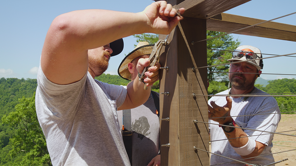 perkins-brother-tyler-installing-tensioner-6x6-cable-railing